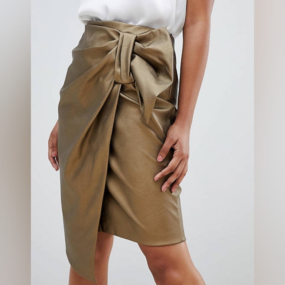 Closet Gold Bow Detail Asymmetric Skirt US 6 Excellent Condition